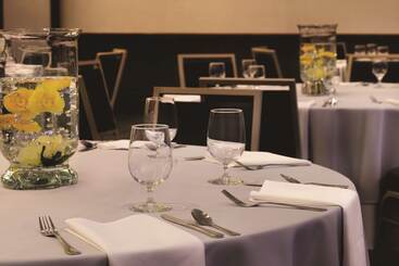 American Hotel Atlanta Downtown, Tapestry Collection Hilton