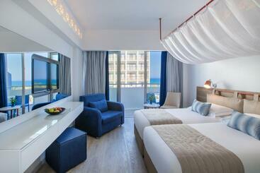 Lordos Beach Hotel & Spa
