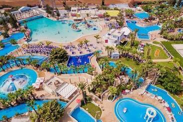 בית מלון כפרי Silver Sands Beach