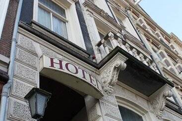 בית מלון כפרי Aston City