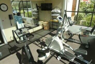 هتل Comfort Suites University