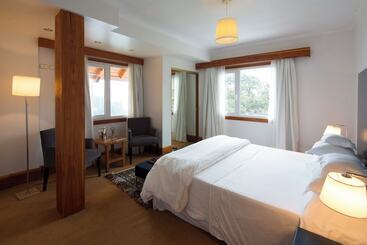 هتل Hostería Isla Victoria Lodge