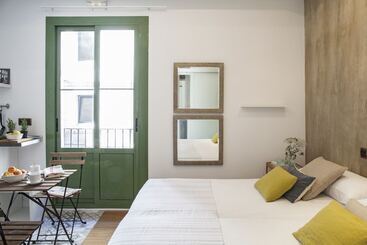 Ainb Born Dames Apartments