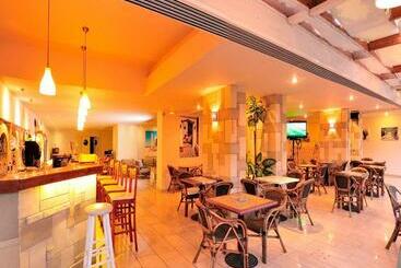 Carina Hotel