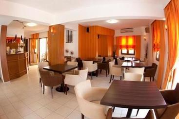 Dabassis Aparthotel