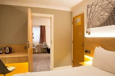هتل Comfort Inn & Suites Kings Cross St. Pancras