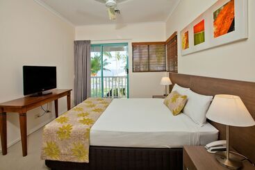 בית מלון כפרי Coral Sands Beachfront Resort