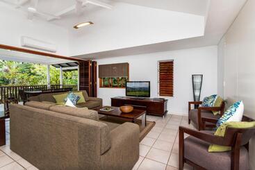 בית מלון כפרי The Reef Retreat Palm Cove