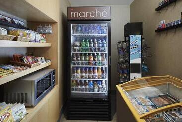 هتل Courtyard By Marriott Montreal Airport