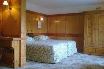 هتل Donington Manor