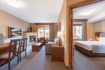 酒店 Falcon Crest Lodge By Clique