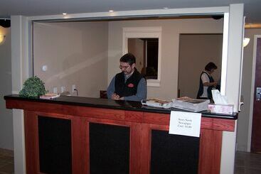 هتل Inuvik Capital Suites