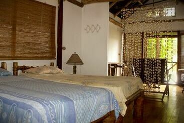 هتل Los Cobanos Village Lodge