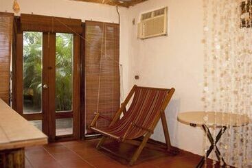 هتل Los Cobanos Village Lodge