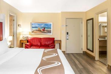 هتل Quality Inn & Suites