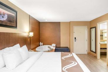 هتل Quality Inn & Suites