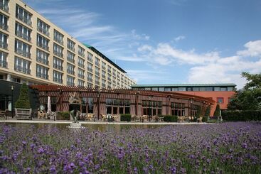 Отель Van Der Valk Maastricht