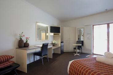 Bowen Inn Motel