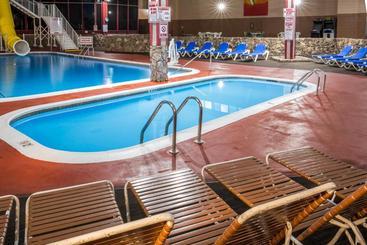 هتل Ramada By Wyndham Medford  & Conference Center