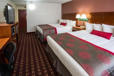 هتل Ramada By Wyndham Medford  & Conference Center
