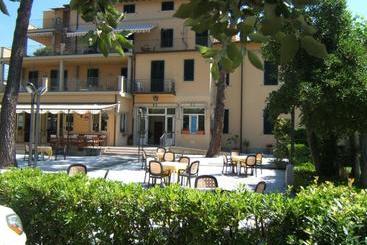 בית מלון כפרי Apuana