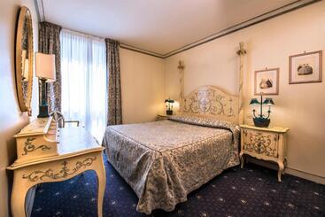 اقامتگاه Db Villas Le Ville Del Lido Resort