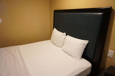 هتل Hollywood Inn Express South
