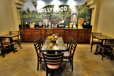 هتل Hollywood Inn Express South