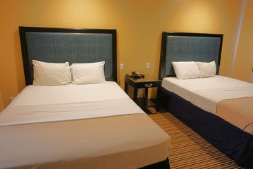 هتل Hollywood Inn Express South