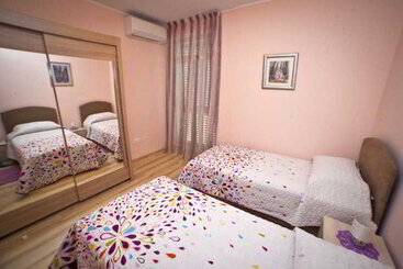 هتل Split Apartments Peric
