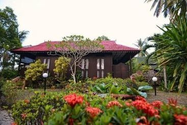 استراحتگاه Lavilla By Holiday Villa Cherating