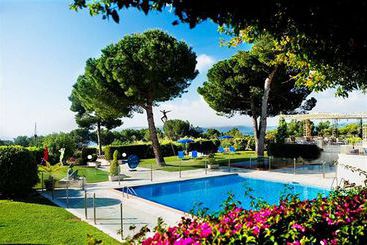 هتل Le Mas D'Artigny & Spa