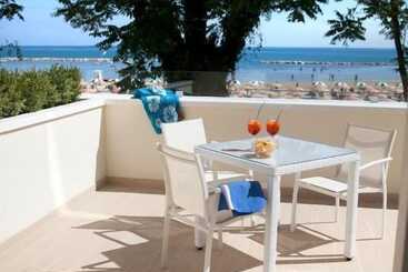 מלון דירות Marina Beach Apart