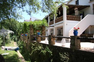 تختخواب و صبحانه Casa Del Rio Boho Chic Retreat