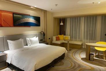 هتل Holiday Inn Express Ulanqab Jining