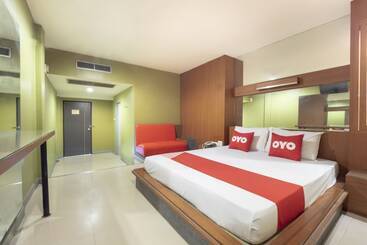 هتل Oyo 75382 Galaxy & Sauna Resort