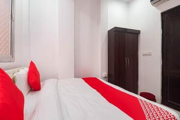 هتل Spot On Royal Inn