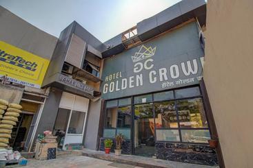 هتل Oyo Mum2055  Golden Crown