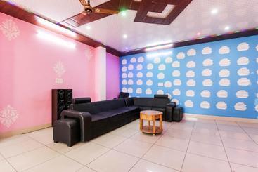 هتل Oyo Rtk109 Star  & Restaurant