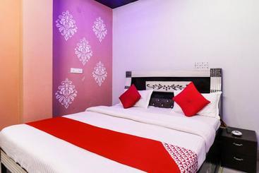 هتل Oyo Rtk109 Star  & Restaurant