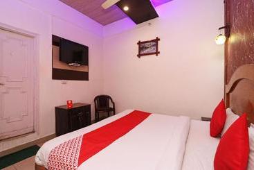 בית מלון כפרי Oyo Vad180  Pashupati Regency