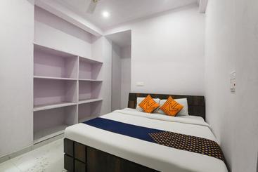هتل Spot On 74614 Radhika Palace