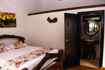 هتل Hostal Antawara Tayrona