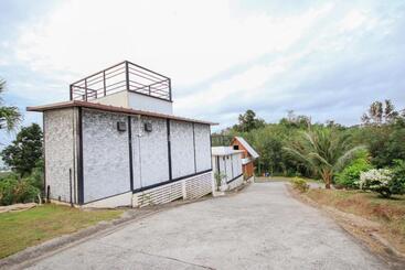 Szálloda Happy Mountain Airport Resort