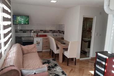 پانسیون Vučeljić Rooms