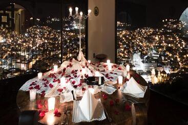 فندق Mision Grand Casa Colorada