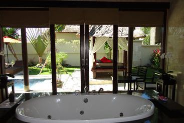 هتل Hillstone Uluwatu Villa