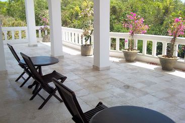 هتل Hillstone Uluwatu Villa