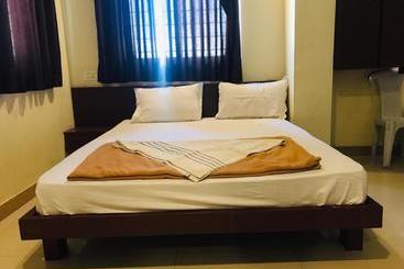 هتل Staymaker Bright Palace Residency