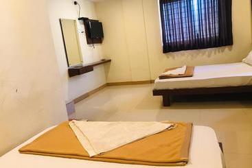 هتل Staymaker Bright Palace Residency